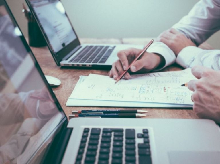 Ten Tips For Giving A Good Performance Review Checkside